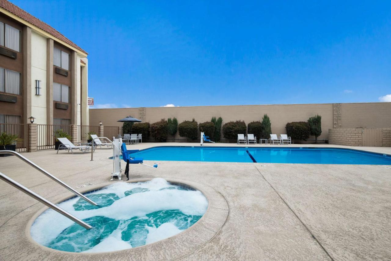 Best Western Norwalk Inn Exterior photo
