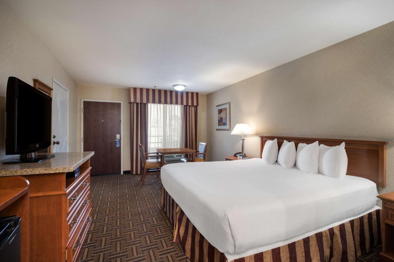Best Western Norwalk Inn Exterior photo