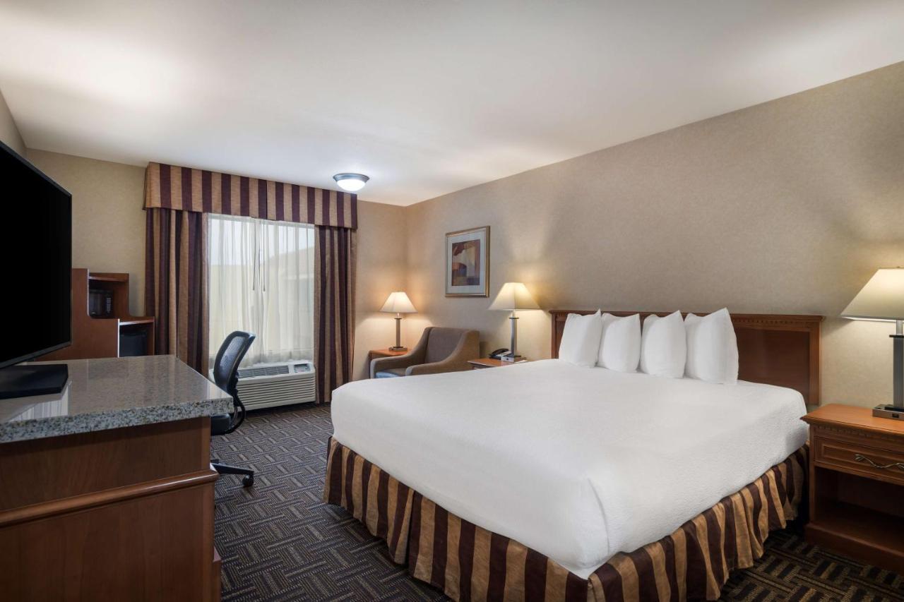 Best Western Norwalk Inn Exterior photo