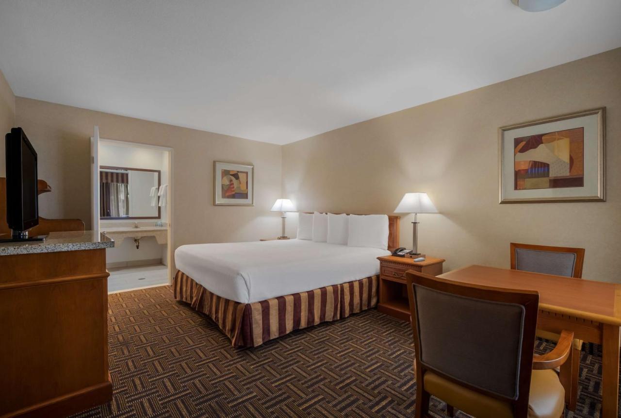 Best Western Norwalk Inn Exterior photo