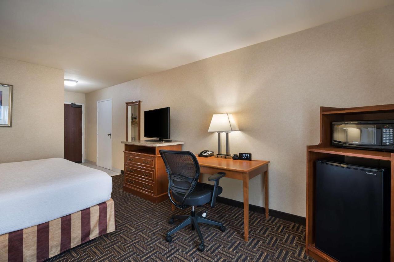 Best Western Norwalk Inn Exterior photo