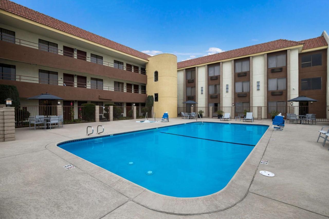 Best Western Norwalk Inn Exterior photo