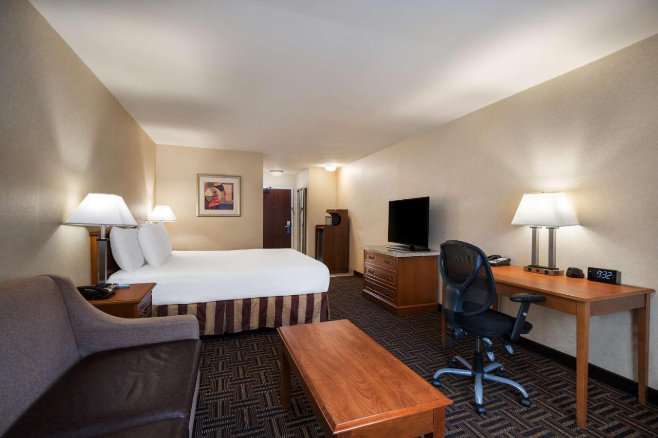 Best Western Norwalk Inn Exterior photo