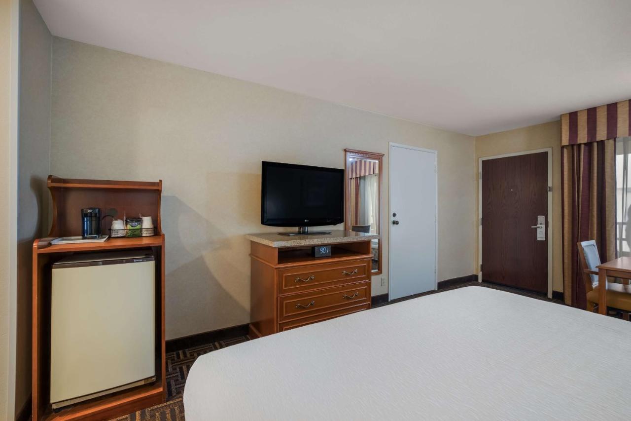 Best Western Norwalk Inn Exterior photo