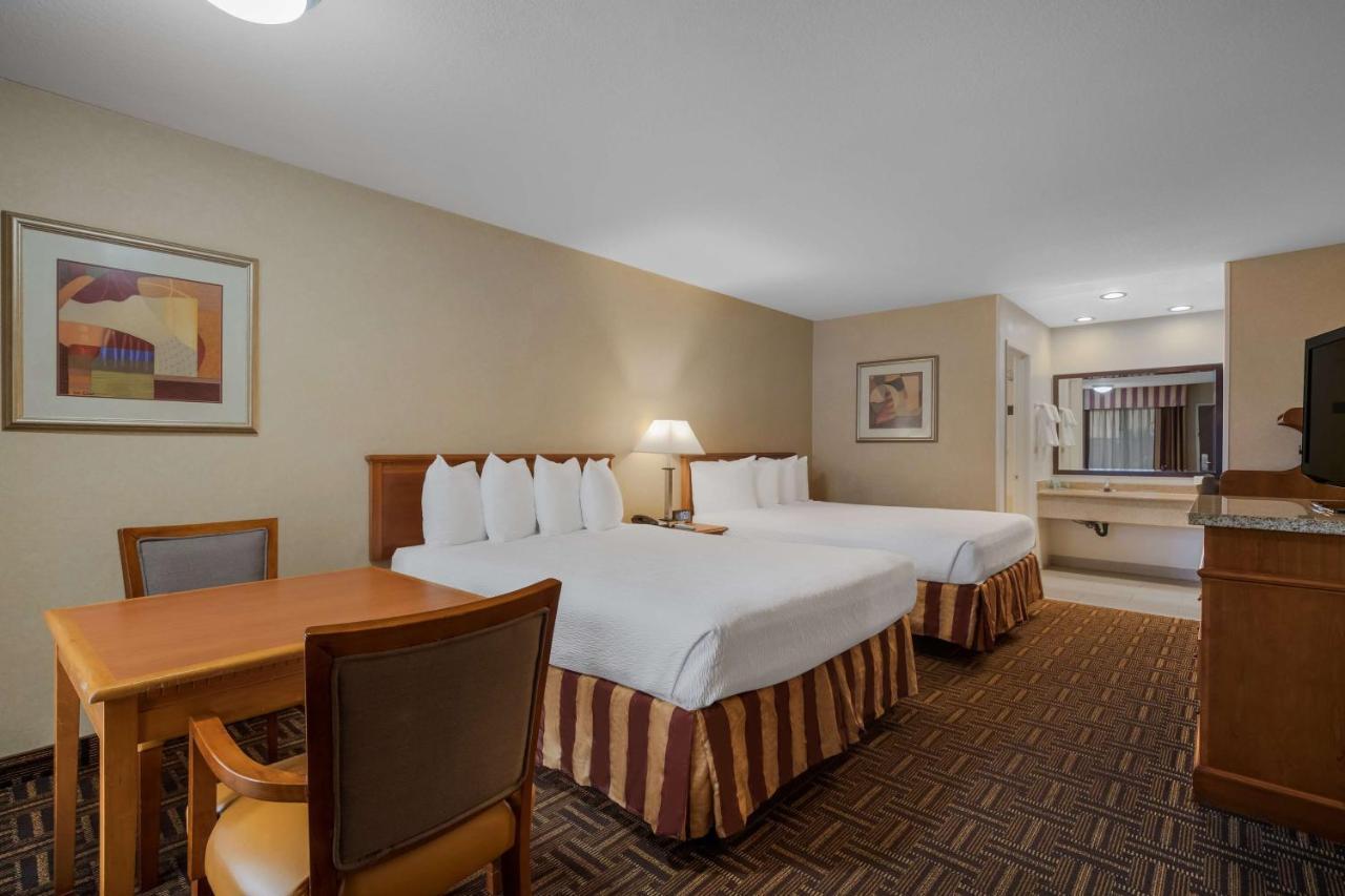 Best Western Norwalk Inn Exterior photo