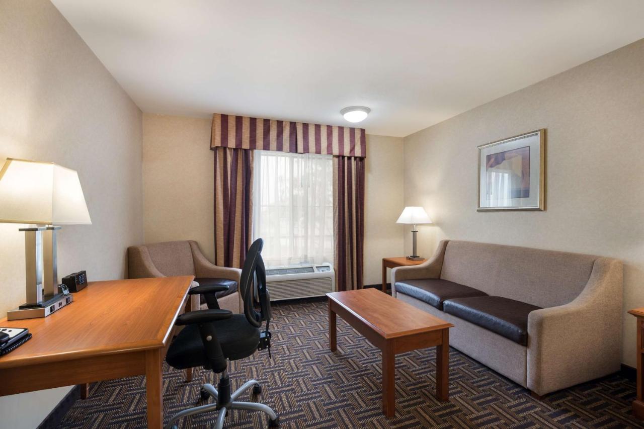 Best Western Norwalk Inn Exterior photo