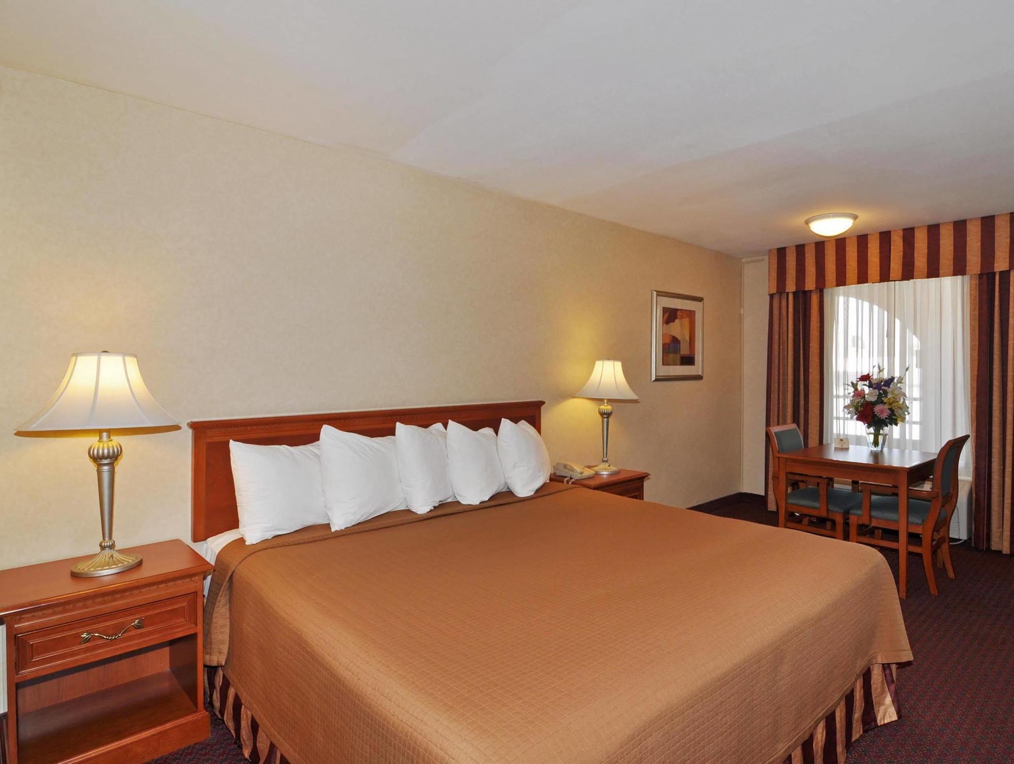 Best Western Norwalk Inn Exterior photo