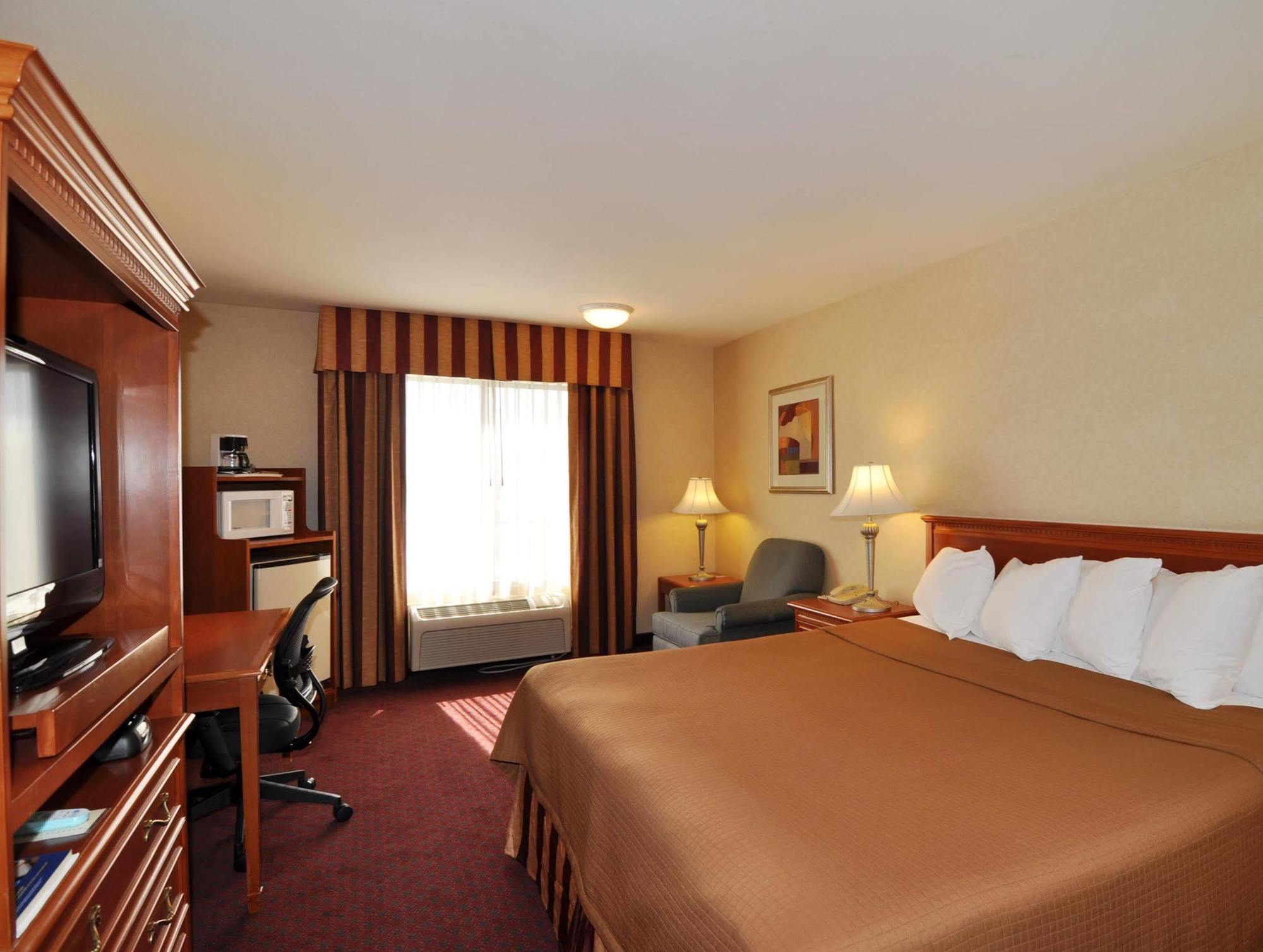 Best Western Norwalk Inn Exterior photo